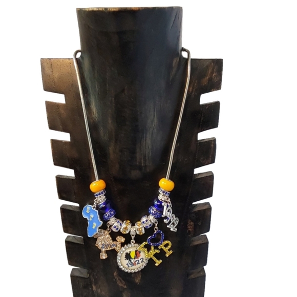 SIGMA GAMMA RHO SORORITY CHARM NECKLACE - Picture 3 of 3